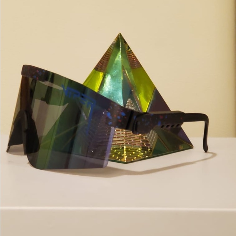 Lightweight Sports Sunglasses - Picture 3 of 3